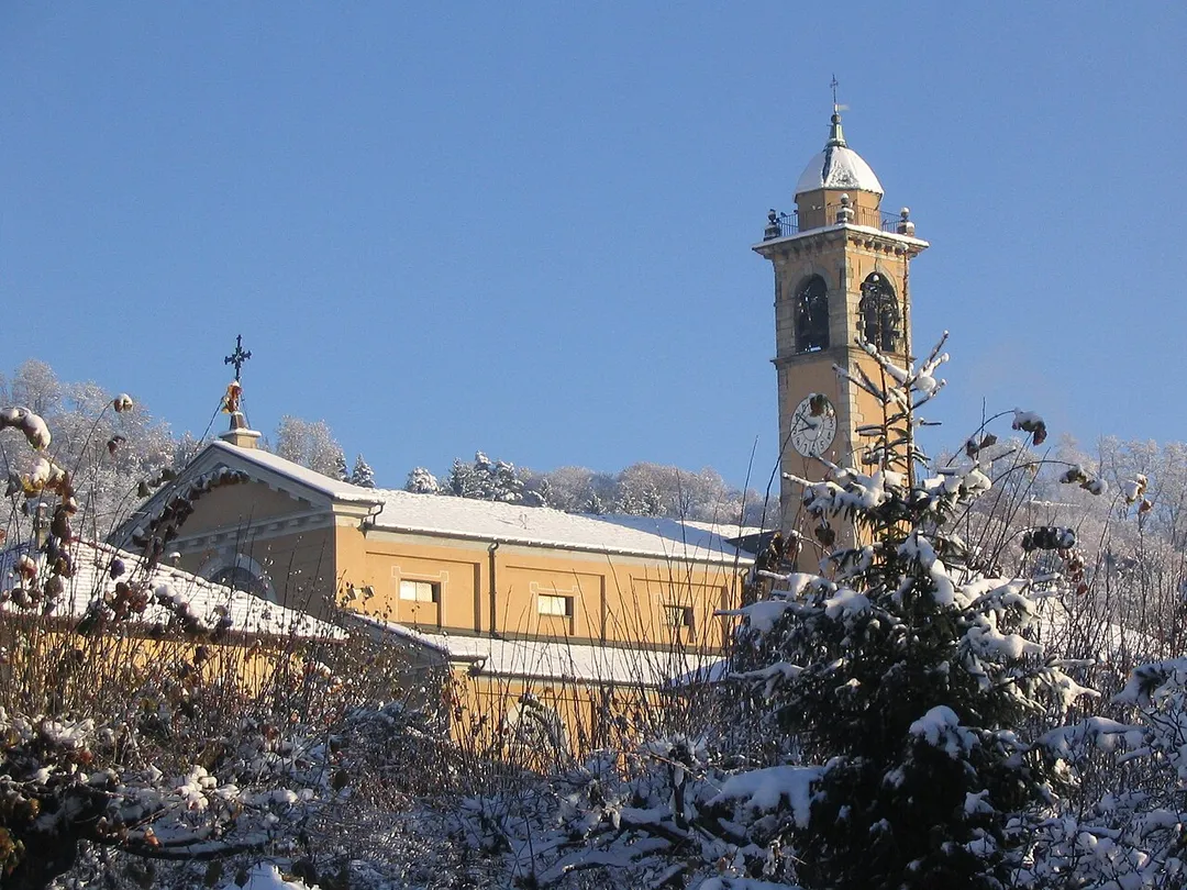 Chiesa parrocchiale di Capiago sotto la neve
