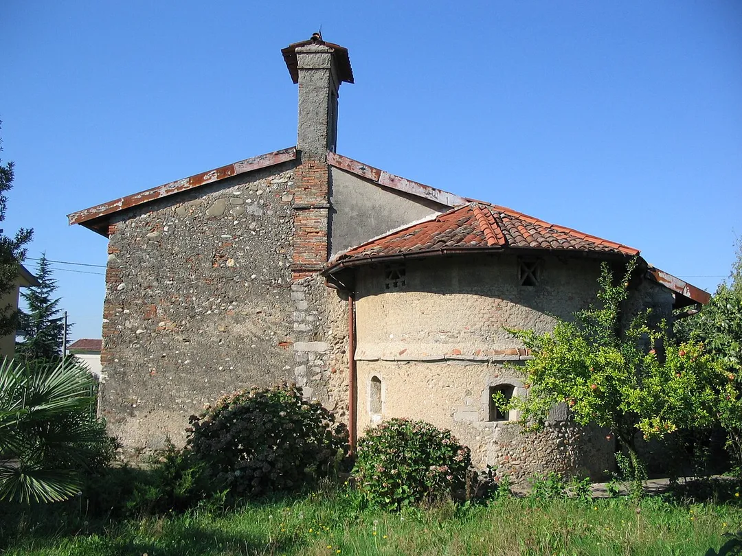 Chiesa dei Santi Siro e Sinigoldo, chiesa romanica in Capriate San Gervasio
