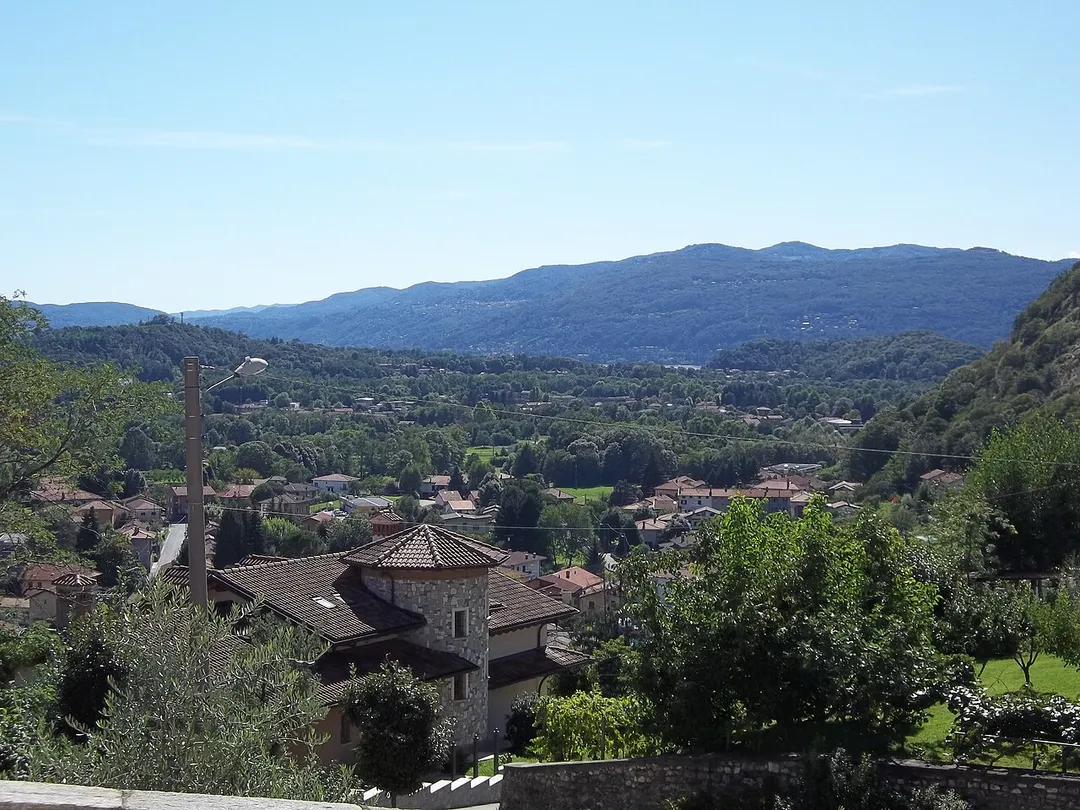 Caravate - Vista dalla chiesa parrocchiale