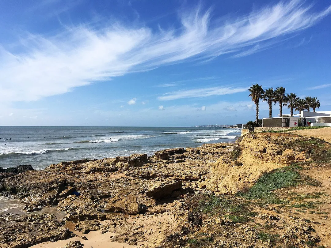 Winter on the Lisbon-Cascais coast: Carcavelos.