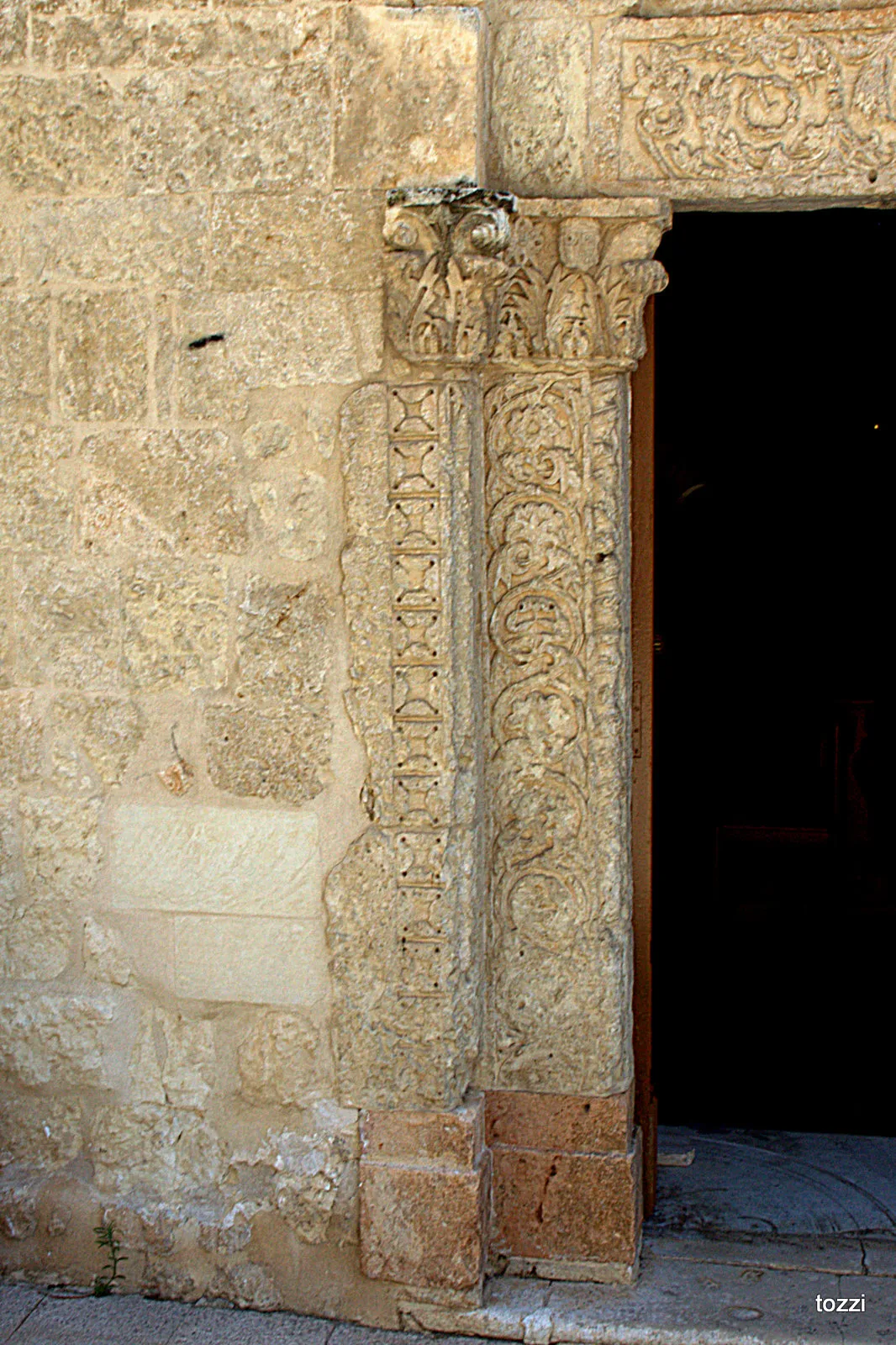 porta laterale della Chiesa Madre