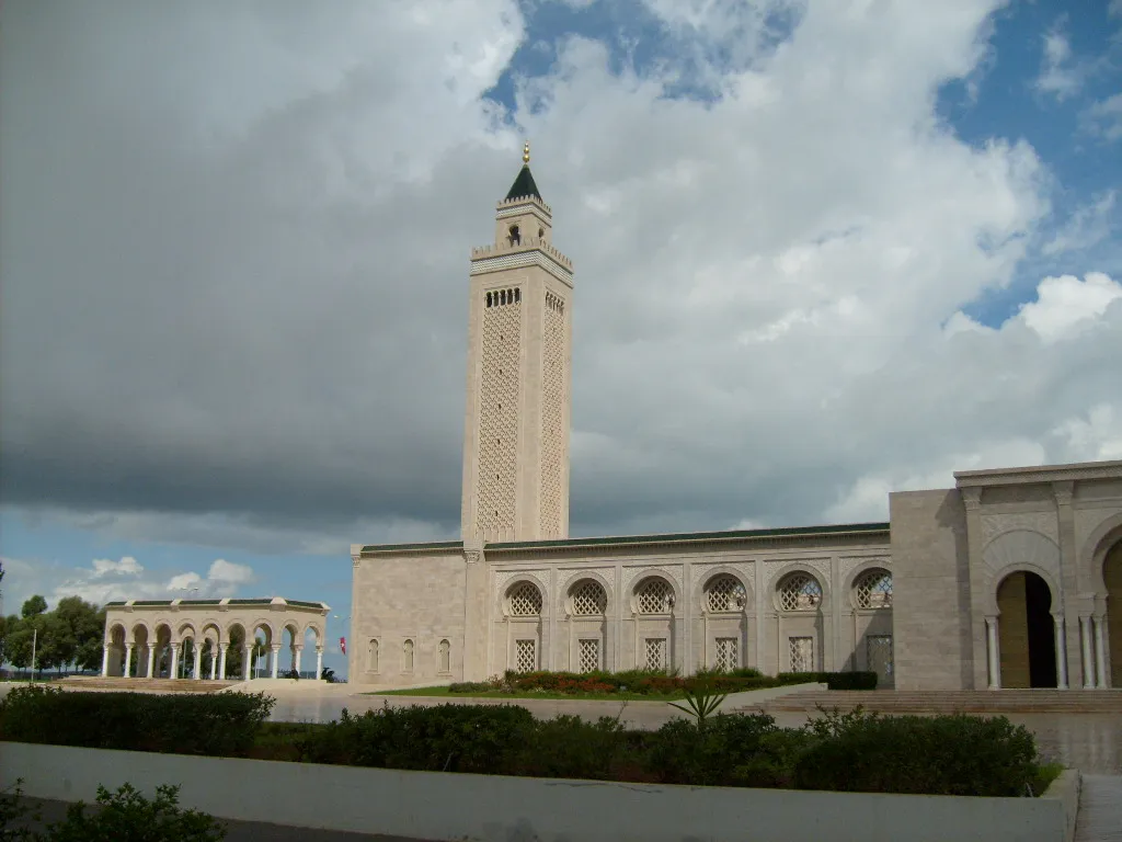 Façade sud de la mosquée El Abidine de Carthage