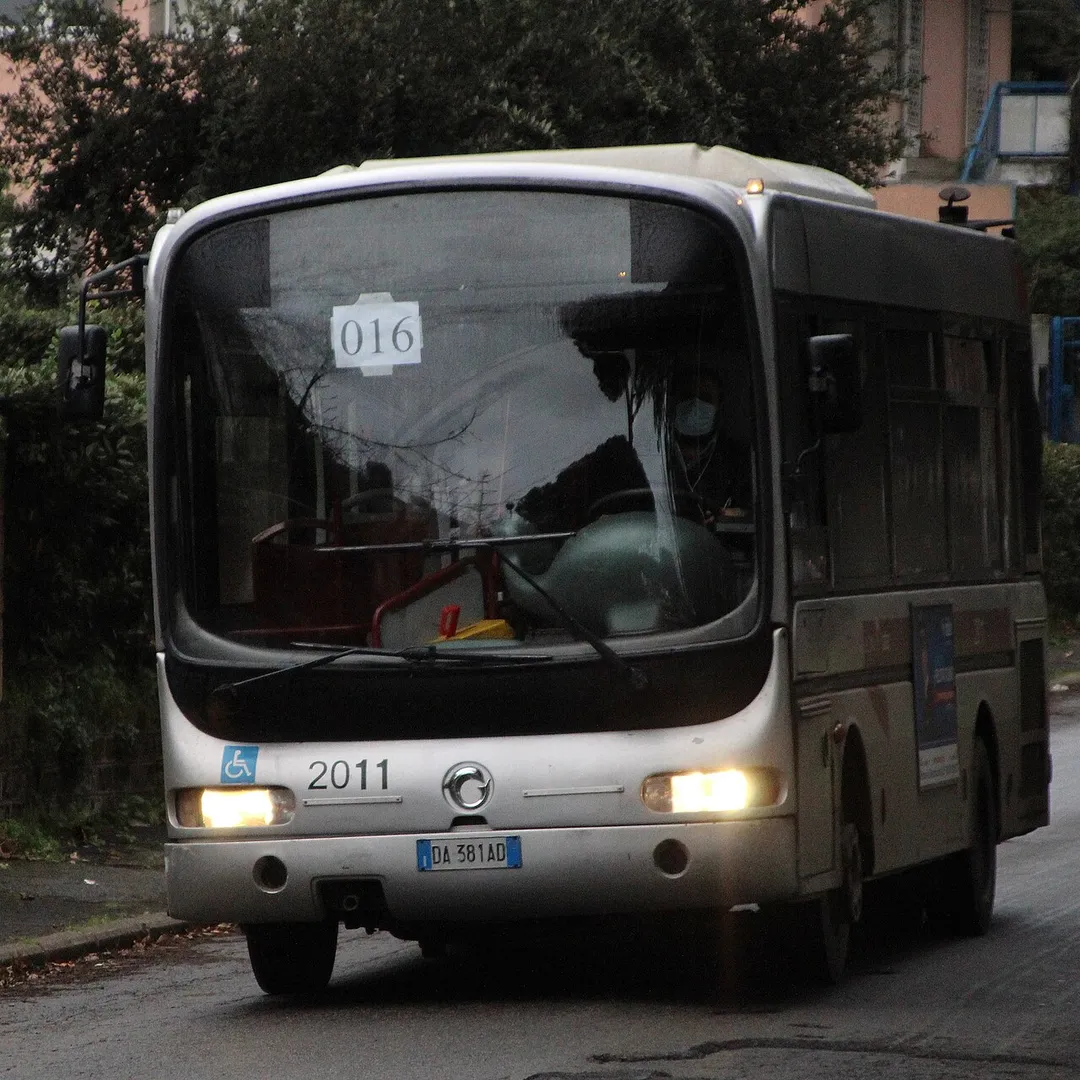 An ATAC Irisbus 200E.8.17/U56 Cacciamali EuroPolis (number 2011/Acilia bus depot) serving on line 016 (Monti S. Paolo/Conforti - Antifane/Isola 46) in via Archelao di Mileto, Casal Palocco, Rome.