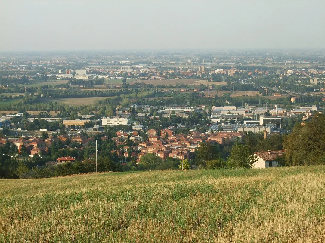 Foto della frazione Ceretolo vista dalle colline a sud