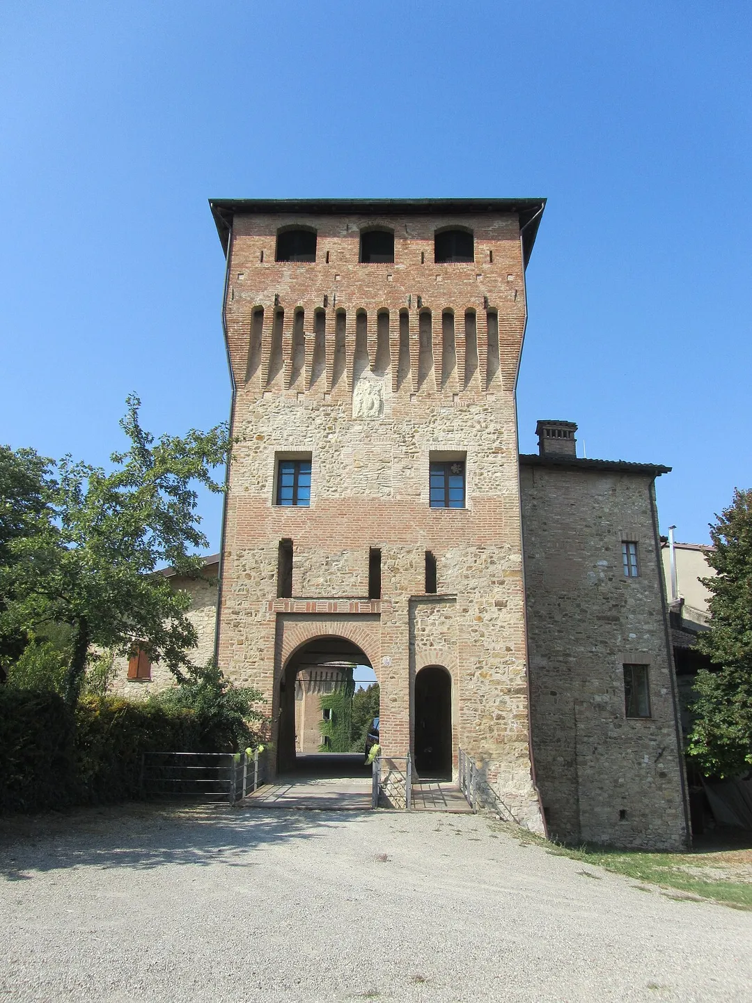 La torre d'ingresso del castello di Casalgrande, provincia di Reggio Emilia.