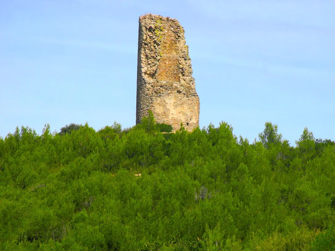 Castellnou de Bages, restes de la torre anomenada del Moro