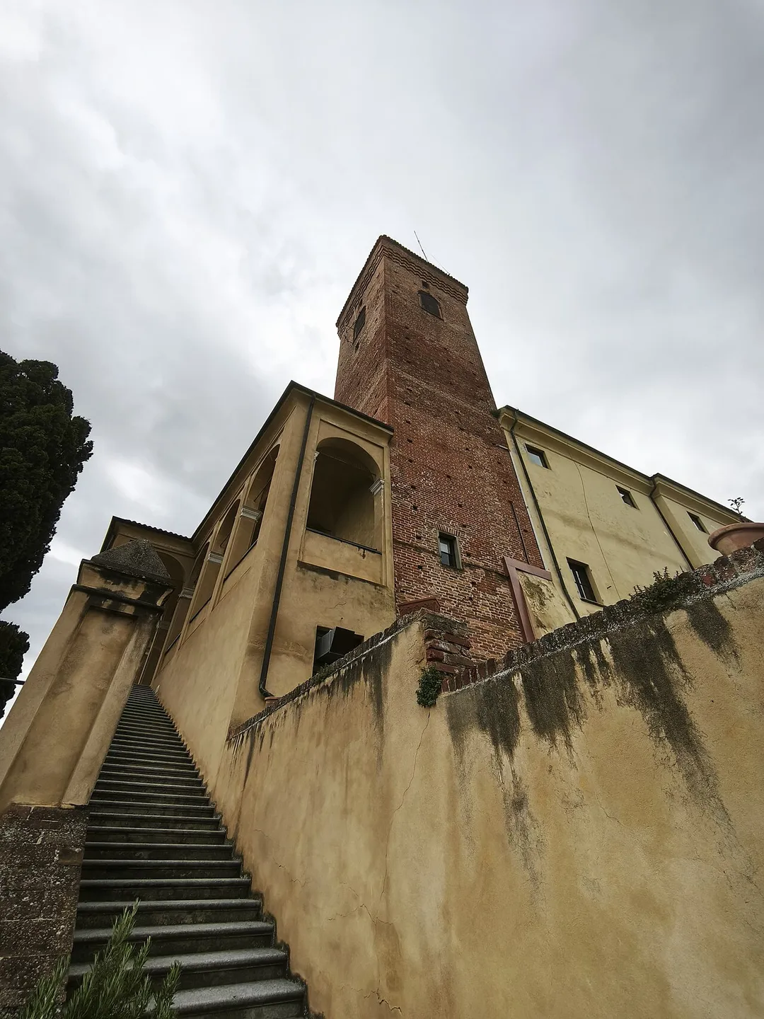 Castello di Cisterna d'Asti che ospita il Museo Arti e Mestieri di un Tempo