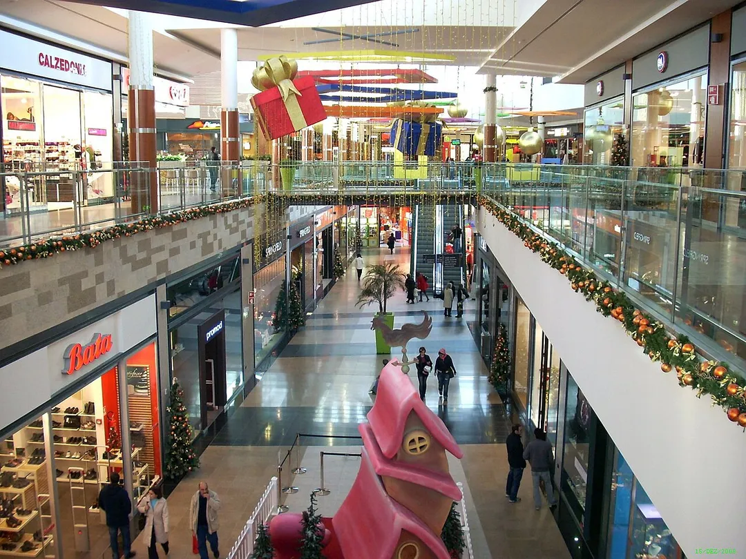 Fórum commercial center in Castelo Branco (North inside view)