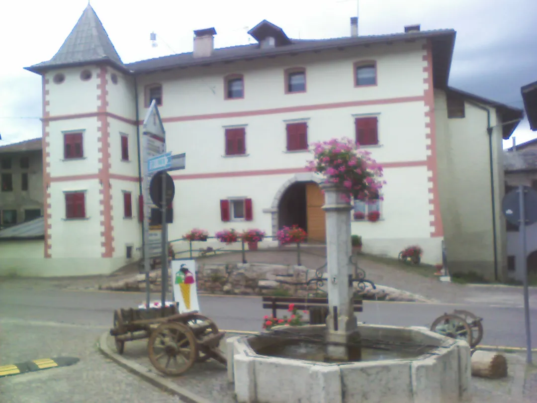 Cavareno (Trento), Palazzo Tevini.