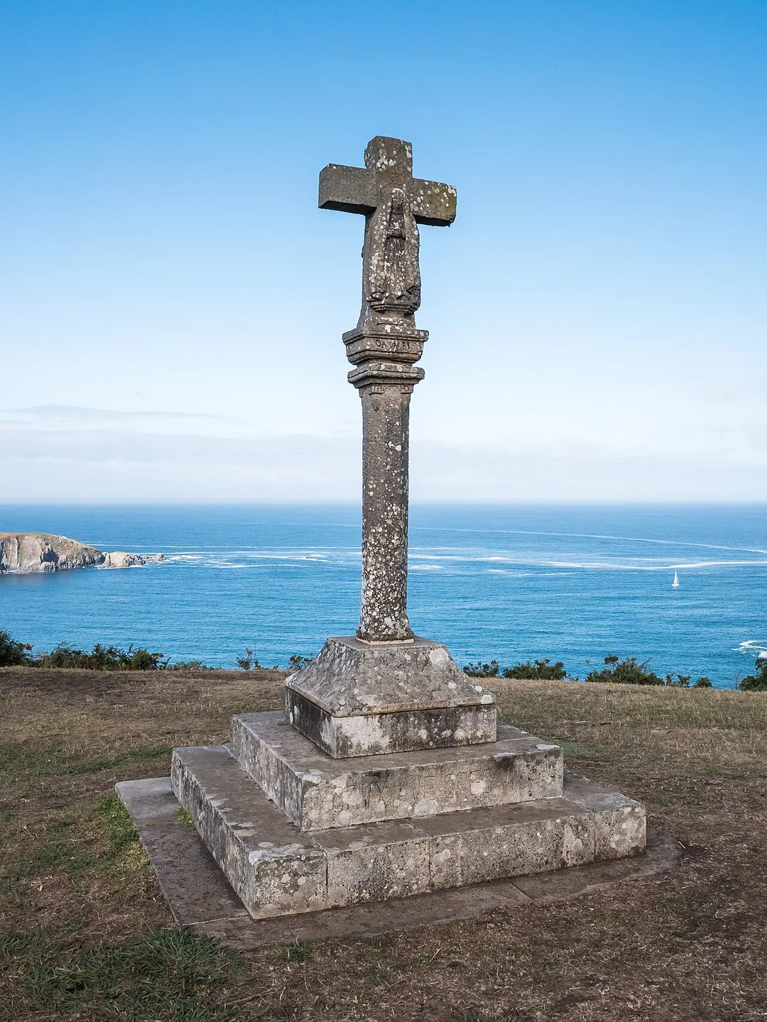 Wayside cross next to the St. Anton de Corveiro Chapel at Cedeira. La Coruña, Galicia, Spain
