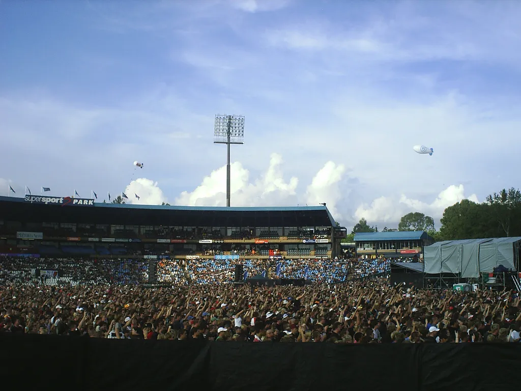 Coca-Cola Colab Massive Mix 2006 crowd