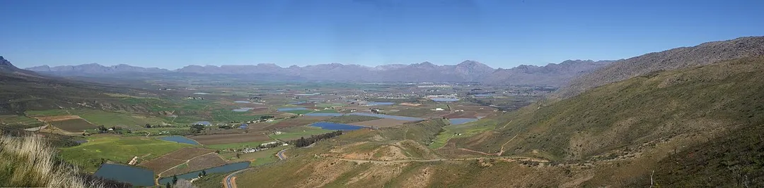 Took a ride today over Bain's Kloof Pass and Mitchell's Pass to Ceres, and then along a road I had not travelled before - over Gydo Pass and through some of the Cederberg Mountains to Citrusdal (some quite long gravel road stretches here). From Citrusdal I travelled over Piekenierkloof Pass (and finally photographed Thomas Bain's cottage that he built when building the mountain pass) and down the N7 back to Cape Town.