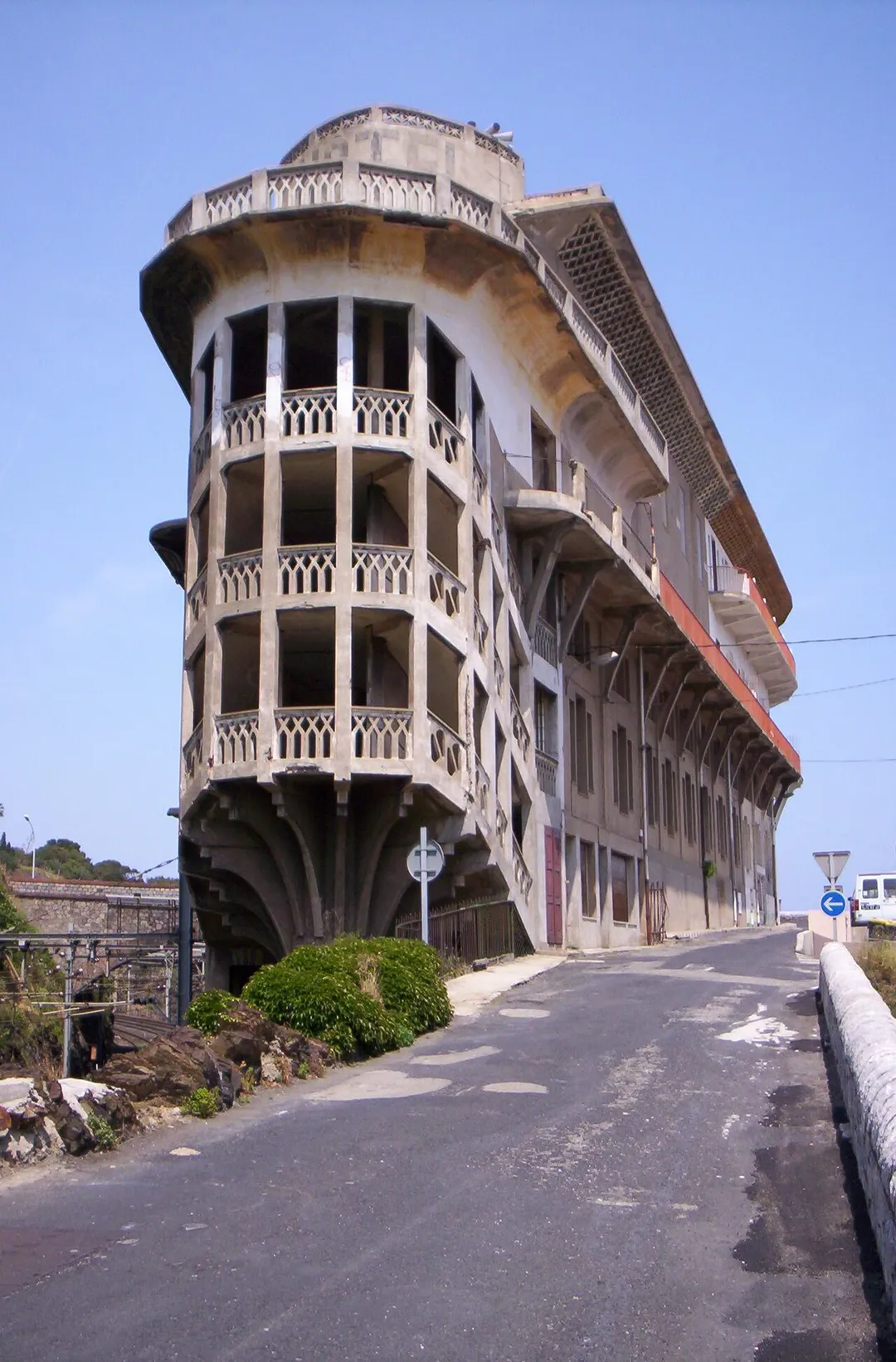The brilliant ocean-liner shaped Art Deco Hotel Belvedere du Rayon Vert at Cerbere. The left side overlooks the railway, and the dining room at the far end overlooks the bay. A concierge offers tours in the afternoon, and rooms are available for holiday rents.
