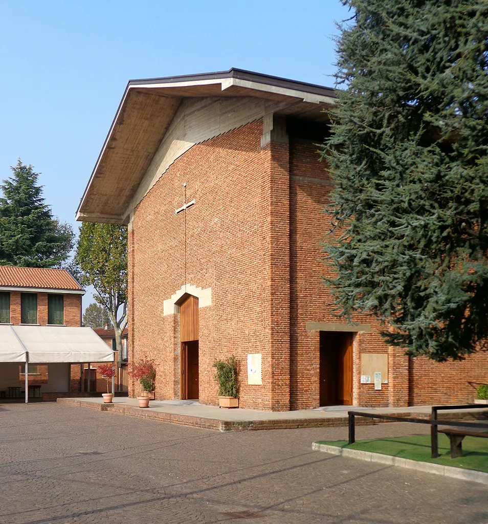 Cesate, la chiesa parrocchiale di San Francesco al Villaggio INA, costruita nel 1957 su progetto di Ignazio Gardella.Fonte: Maurizio Grandi e Attilio Pracchi, Milano. Guida all'architettura moderna, Bologna, Zanichelli [1980], 1998, p. 274. ISBN 88-08-05210-9.
