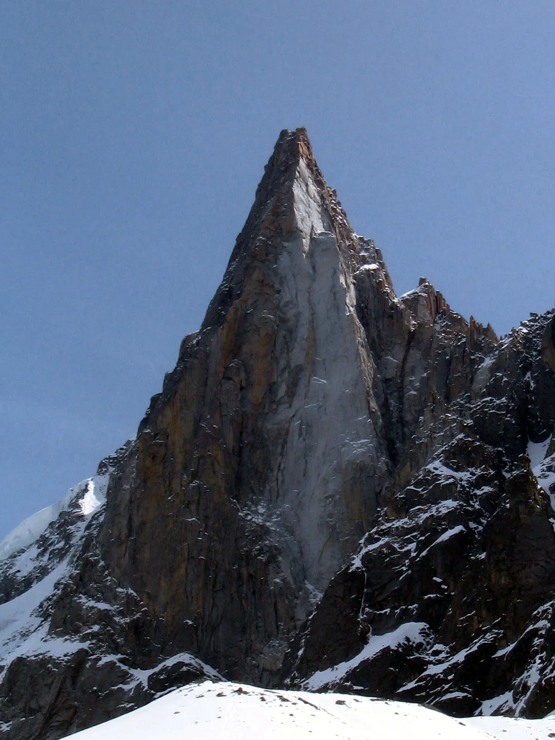 fr:Les Drus en mai 2006.

Licensing
fr:Catégorie:Sommet des Alpes françaises
fr:Catégorie:Massif du Mont-Blanc

fr:Catégorie:Montagne