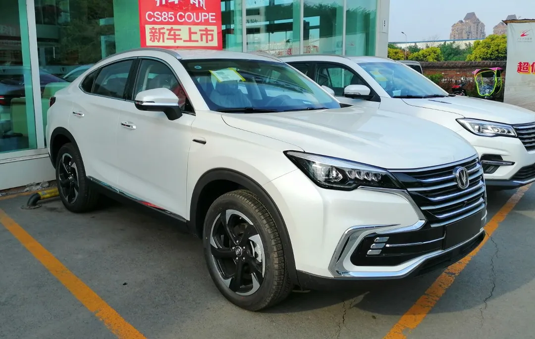 Chang'an CS85 photographed in Chongqing, China.