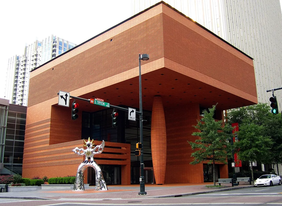 Bechtler Museum of Modern Art — in Charlotte, North Carolina.
View of "The Firebird" sculpture (Niki de Saint Phalle); and the facades and entry portico (Mario Botta).