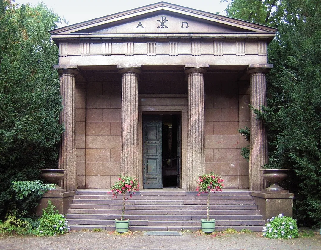 Berlin, Mausoleum im Schlosspark Charlottenburg.