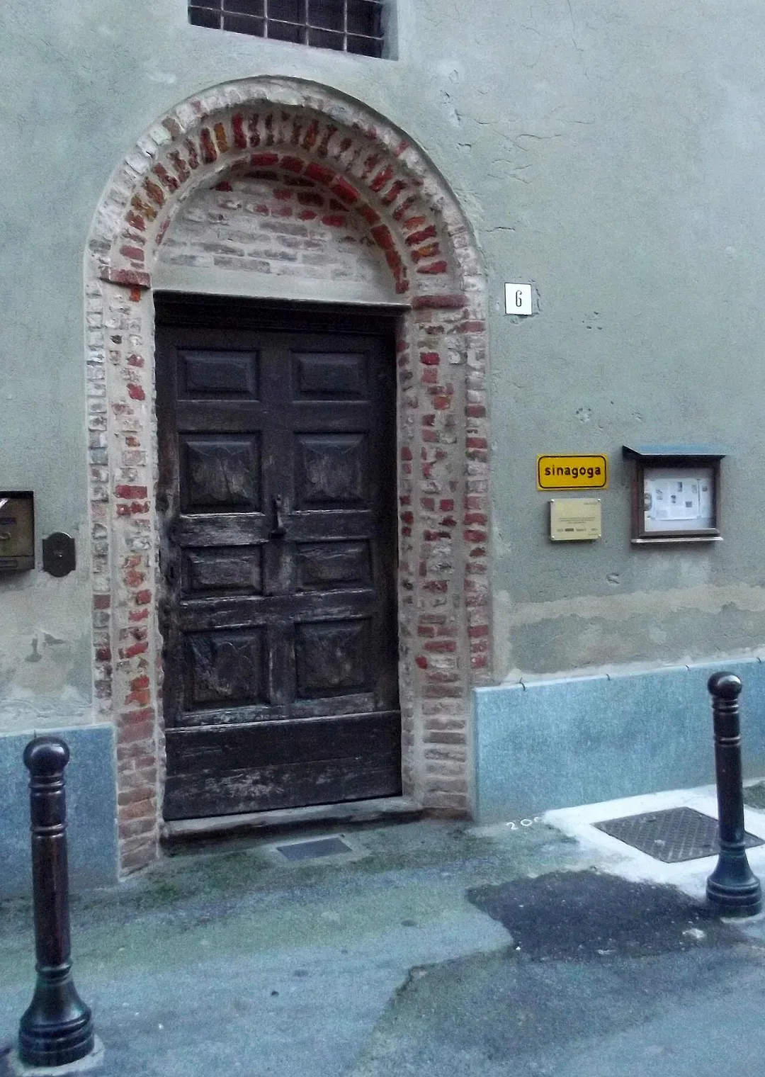 Cherasco (CN, Italy): ancient synagogue entrance
