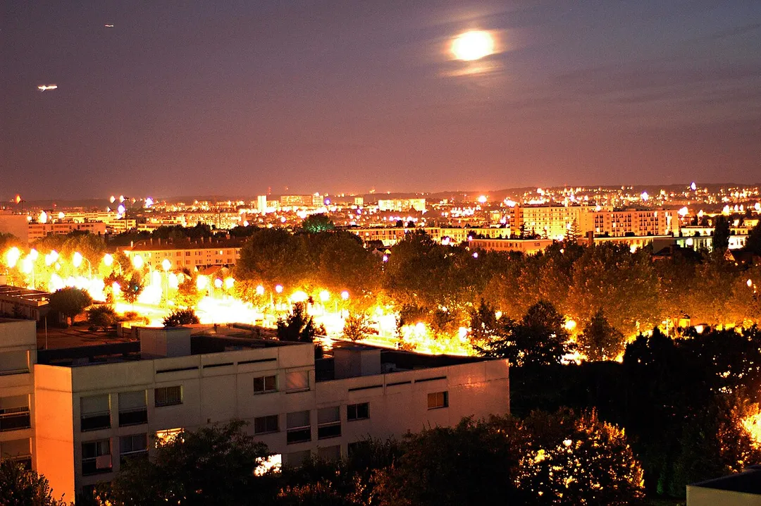 Night view over Chevilly-Larue (Val-de-Marne)