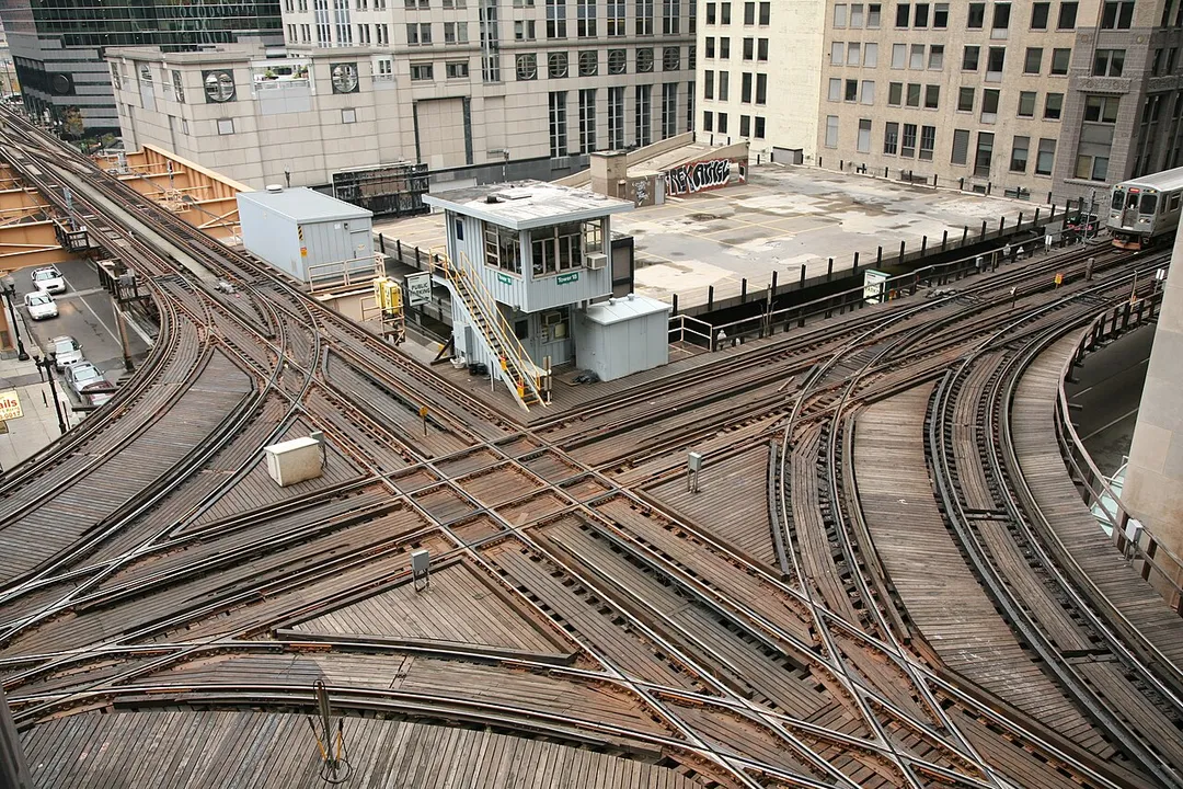 Cross junction in the northwest corner of the Loop in Chicago (Tower 18).
