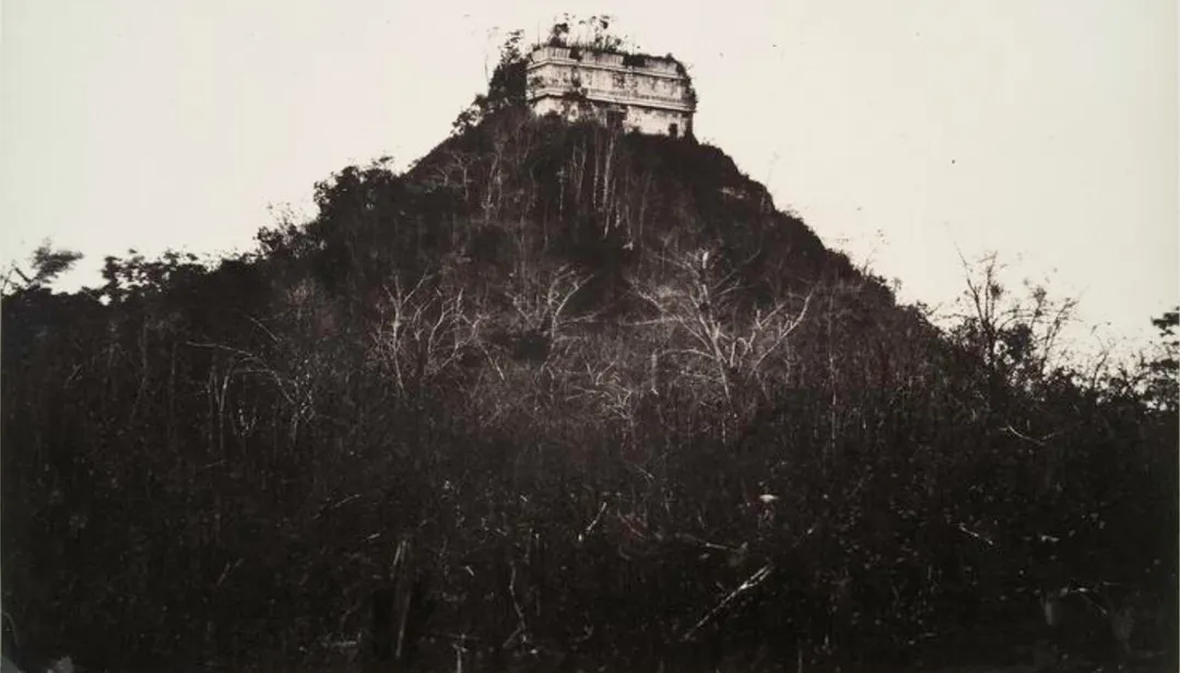 Templo de Kukulkán, como lo encontró Désiré Charmay en 1860.
