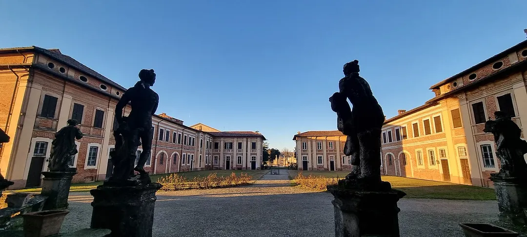castello di Chignolo Po (building in Chignolo Po, Italy)