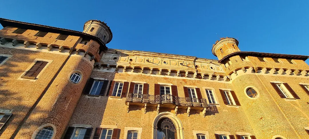 castello di Chignolo Po (building in Chignolo Po, Italy)