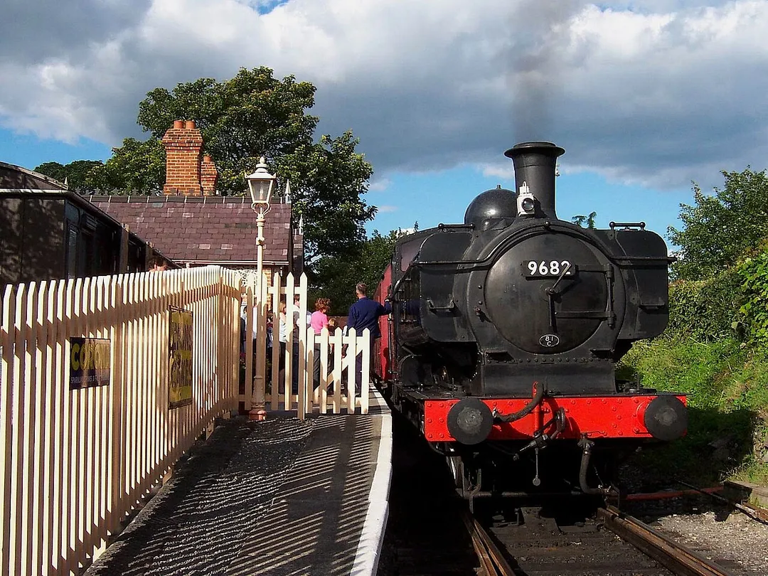 British Railways (Western Region) 0-6-0PT Class 57xx No. 9682 at Chinnor station on Saturday 21ST August 2004, during the Chinnor and Princes Risborough Railway's 10TH Anniversary Reopening Weekend
