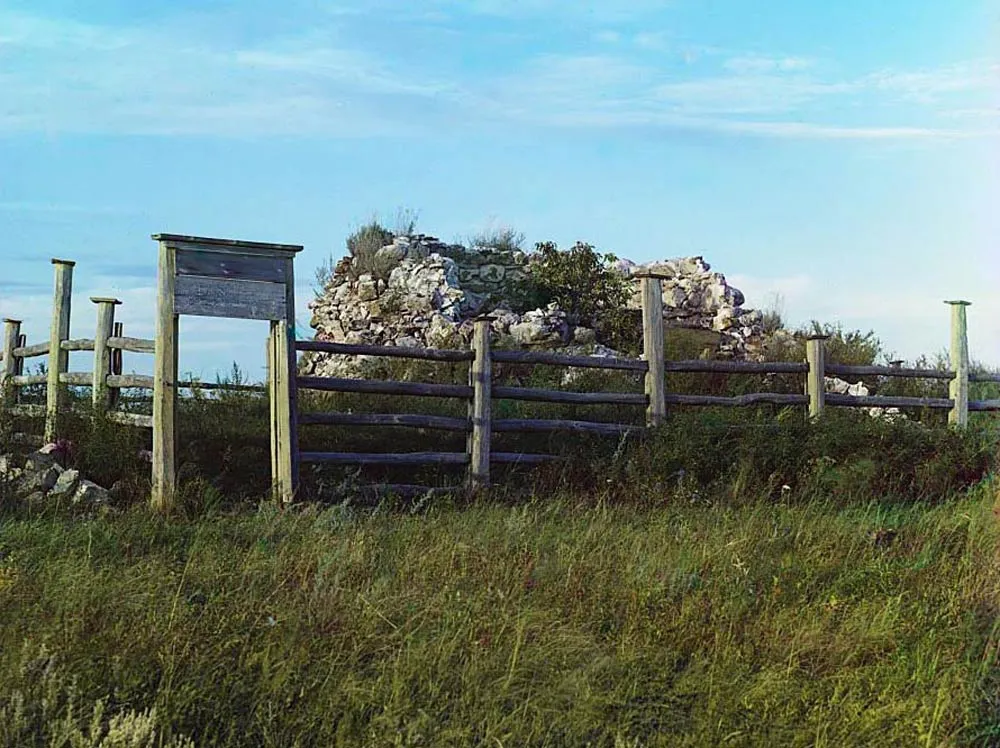 Chishmy, ruins of Khusein-Bek Mausoleum
