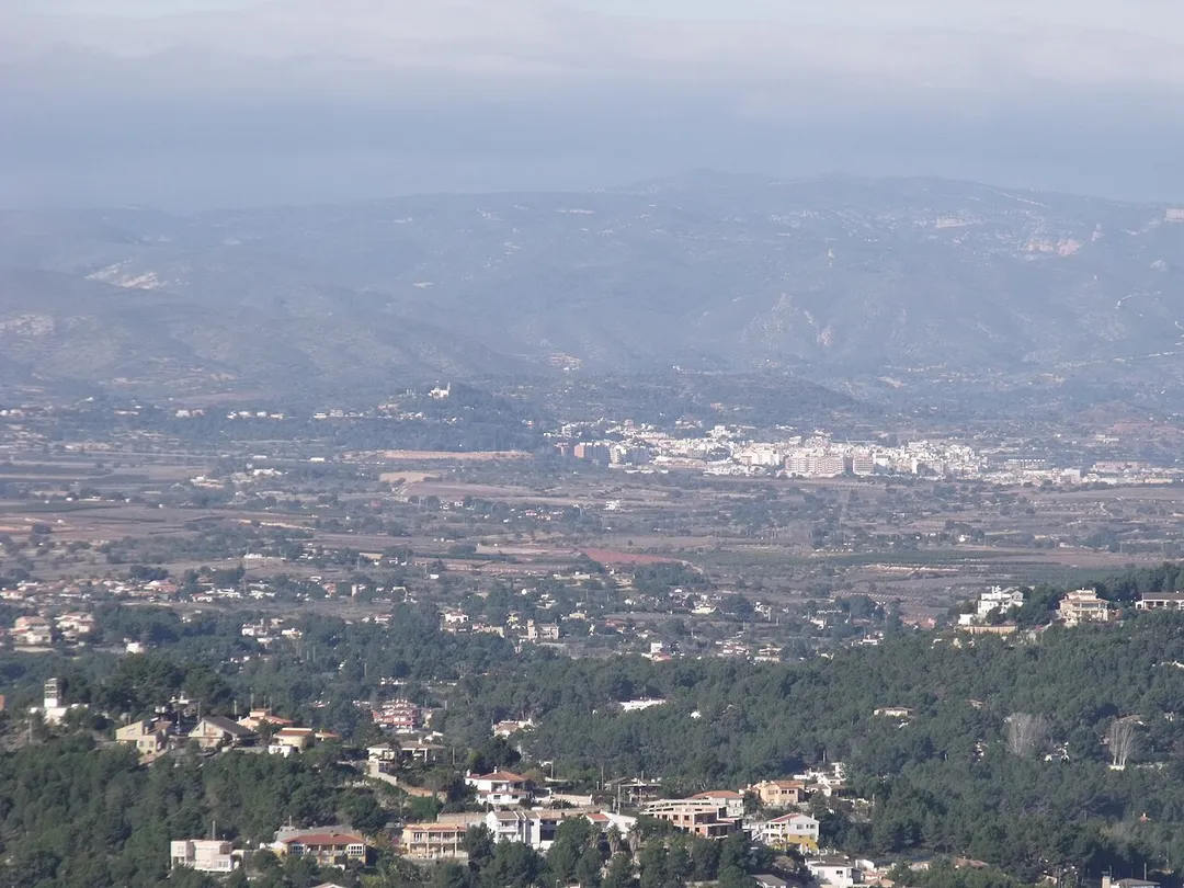 Chiva y varias urbanizaciones de la comarca, vistas desde el SE.