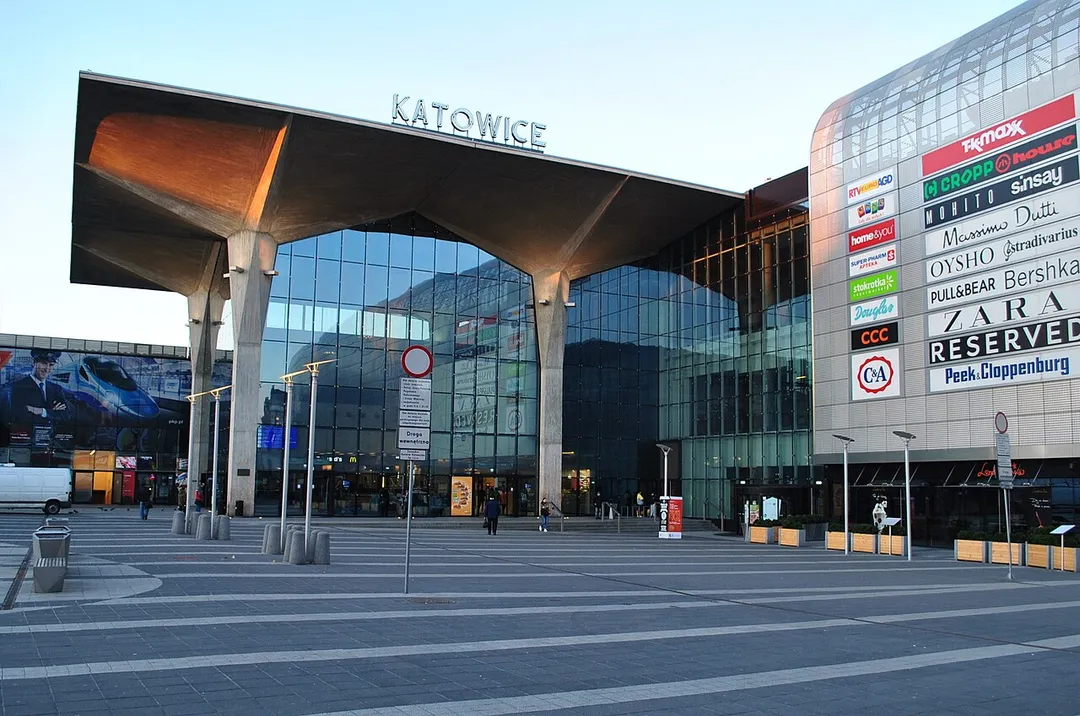 Stacja kolejowa Katowice. Główny budynek dworca