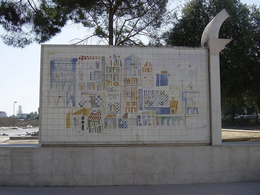 Entrada da estação de metro da Cidade Universitária, em Lisboa; azulejos by Maria Helena Vieira da Silva