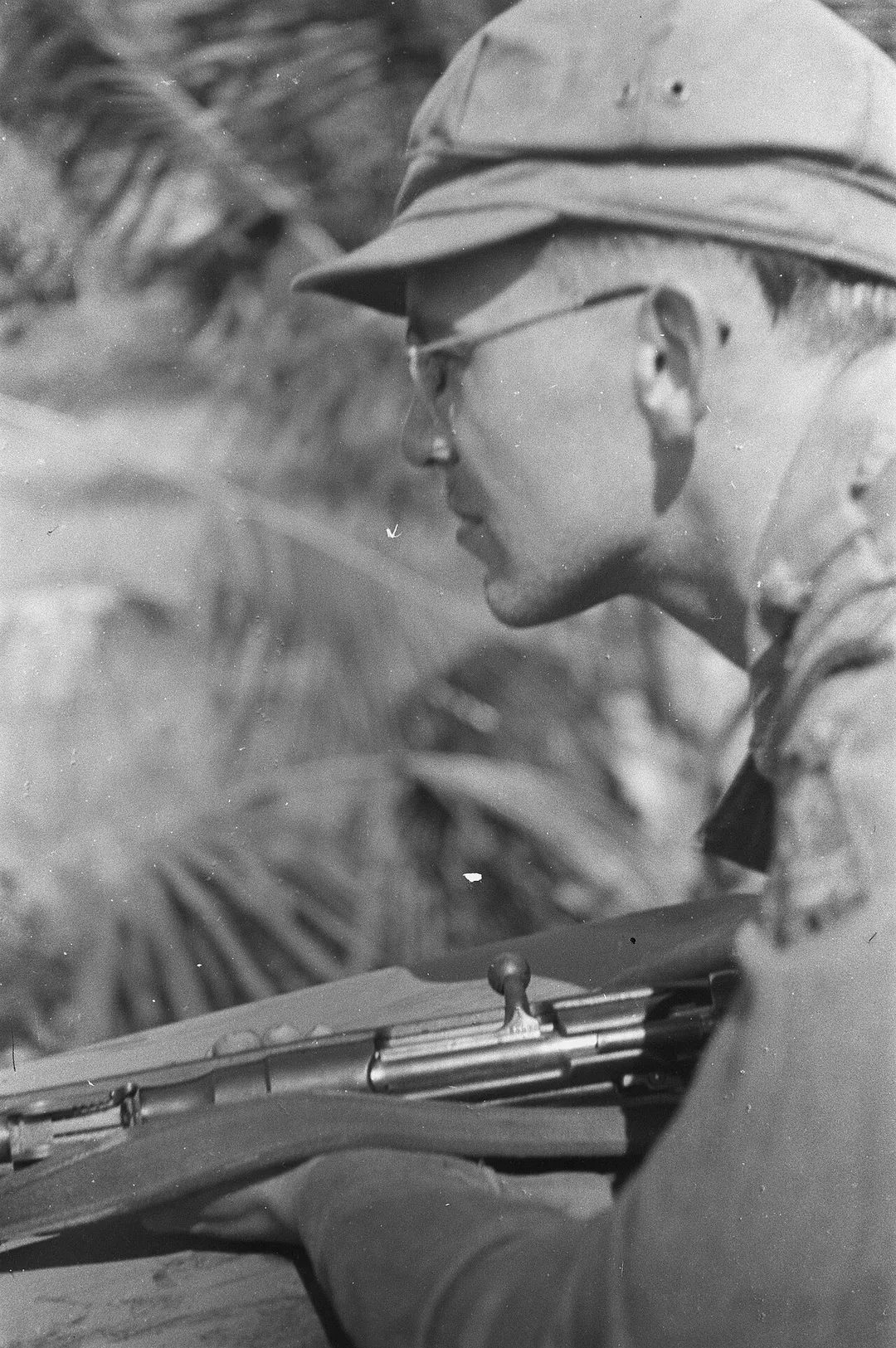Collectie / Archief : Fotocollectie Dienst voor Legercontacten Indonesië
Reportage / Serie : [DLC] Tjileungsir
Beschrijving : Cileungsir
Datum : 19 juli 1946
Locatie : Cileungsir, Indonesië, Java, Nederlands-Indië
Fotograaf : Fotograaf Onbekend / DLC
Auteursrechthebbende : Nationaal Archief 
Materiaalsoort : Negatief (zwart/wit)
Nummer archiefinventaris : bekijk toegang 2.24.04.03

Bestanddeelnummer : 25-4-1