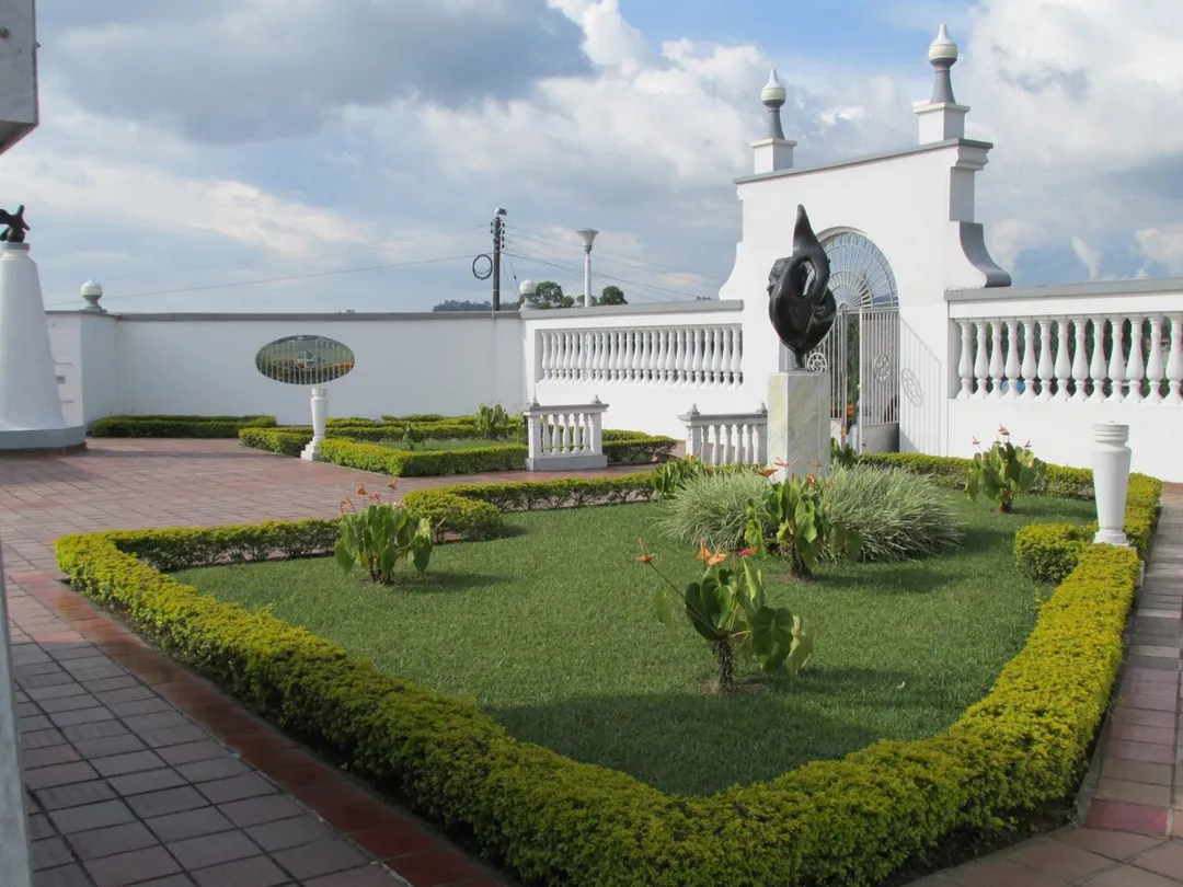 Interior - Cementerio Libre de Circasia