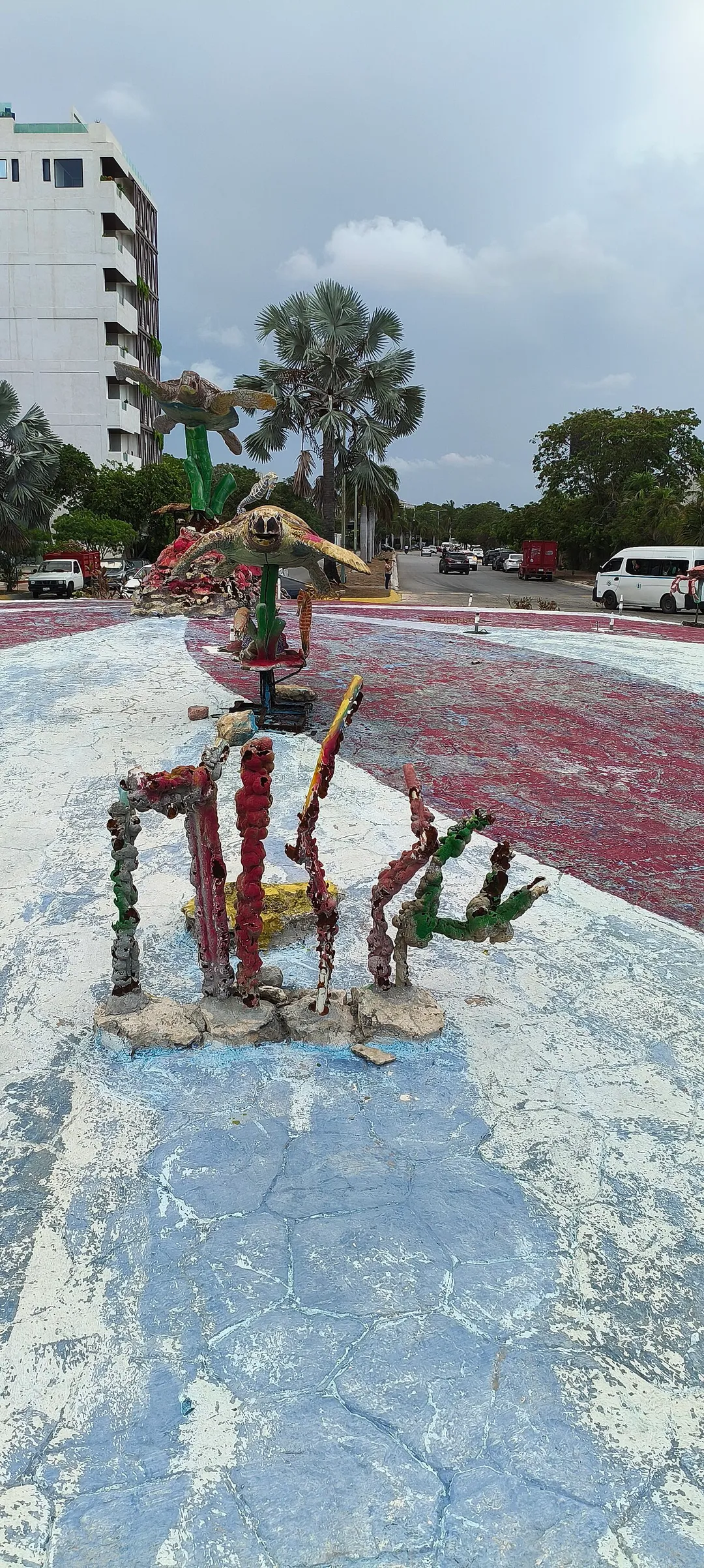 Detail view 1 of an art installation on the roundabout between Paseo Central and Avenida Chemuyil, Playa del Carmen, Quintana Roo, Mexico.