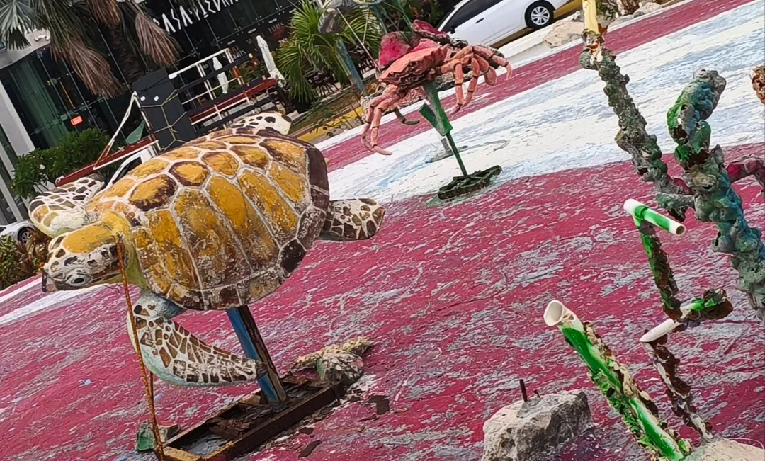 Detail view 3 of an art installation on the roundabout between Paseo Central and Avenida Chemuyil, Playa del Carmen, Quintana Roo, Mexico.