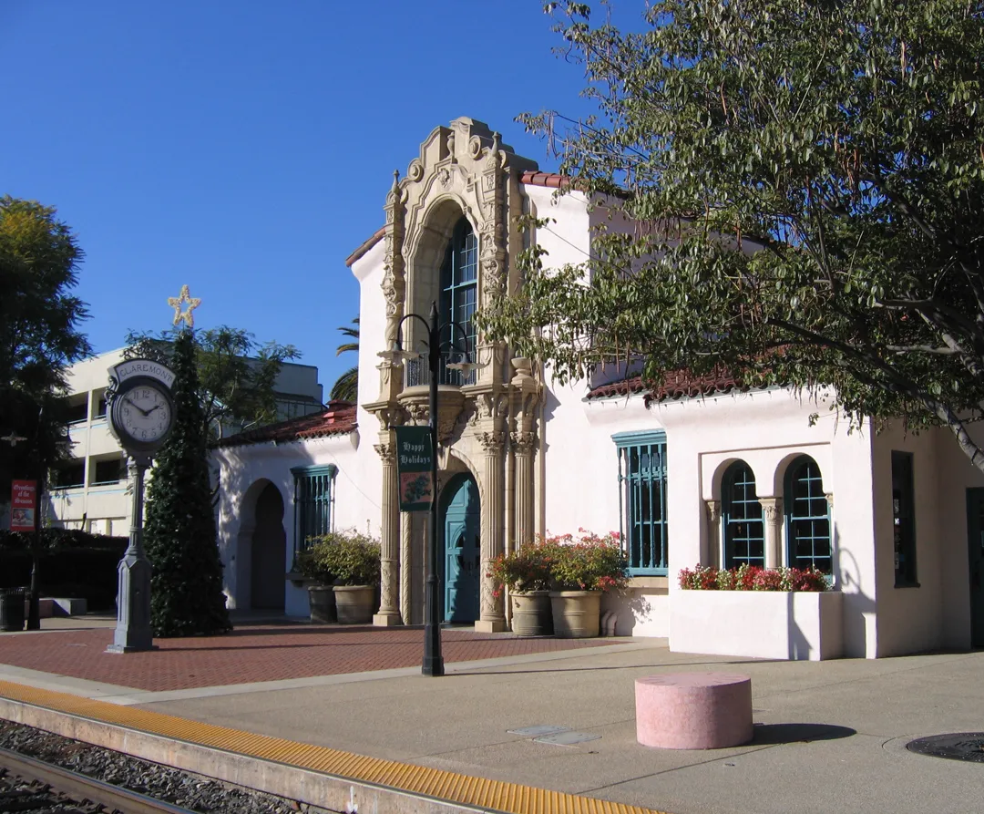 Trackside of Claremont Metrolink station.