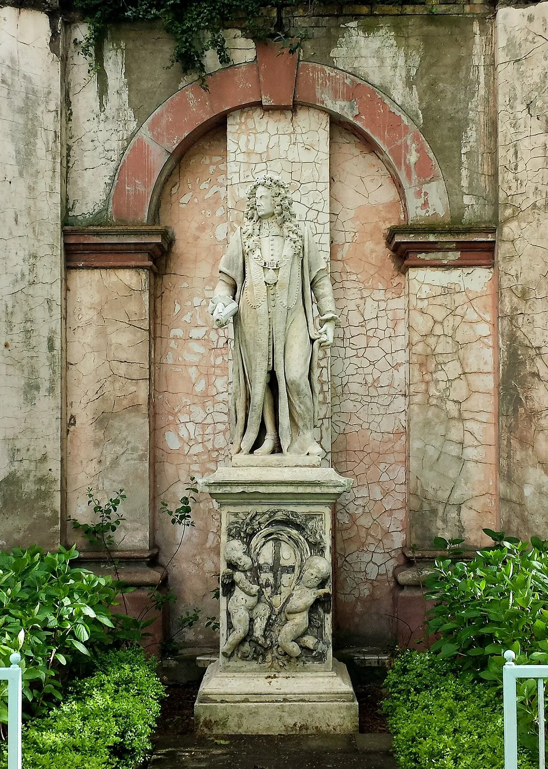 Statue of Sir Robert Clayton within the precincts of St. Thomas' Hospital, London. Clayton was the Lord Mayor of London from 1679 to 1680 and was President and benefactor of St. Thomas' Hospital. The statue is classed as a Grade I listed building in England.