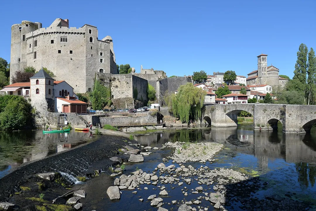 Château de Clisson
Pont Saint-Antoine

Église Notre-Dame