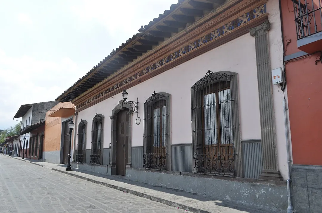 This is a photo of a monument in Mexico, identified by ID