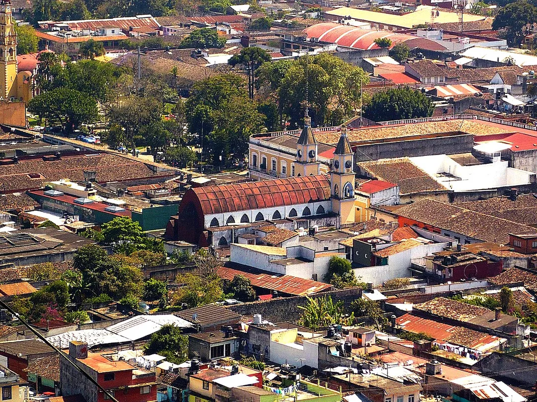 Centro de la ciudad de Coatepec, Veracruz visto desde el Cerro de las Culebras