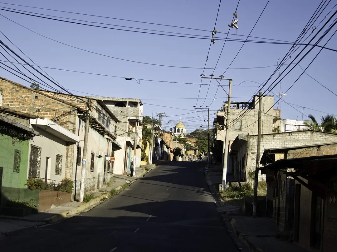 Calle principal en Cojutepeque, El Salvador