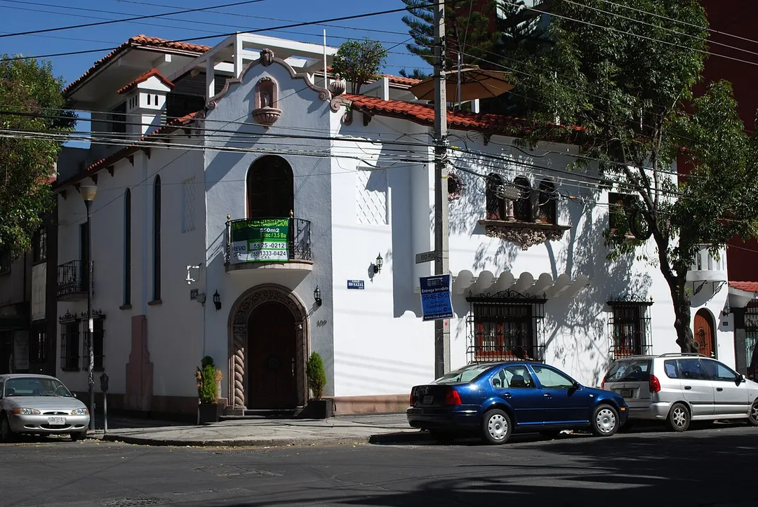 Older house on the corner of Rio Poo and Rio Nazas in Colonia Cuauhtemoc, Mexico City