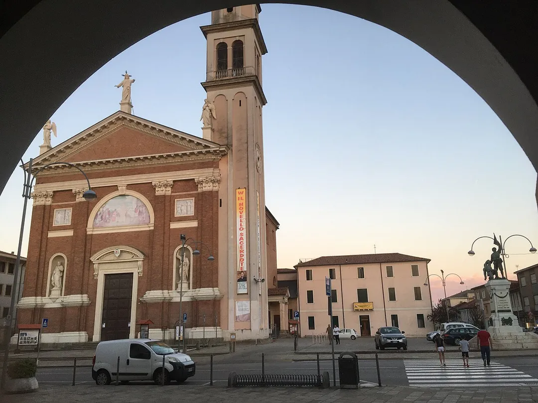 Conselve (Padova), vista della piazza.