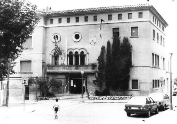 Ajuntament de Cornellà de Llobregat durant el any 1986.