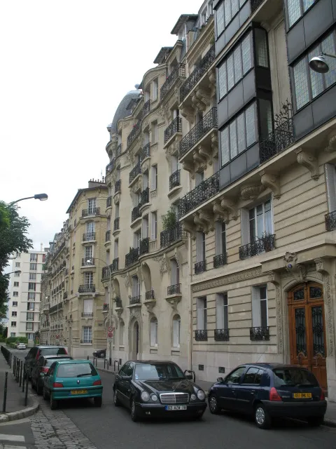 A street at the junction between Courbevoie and Asnières.