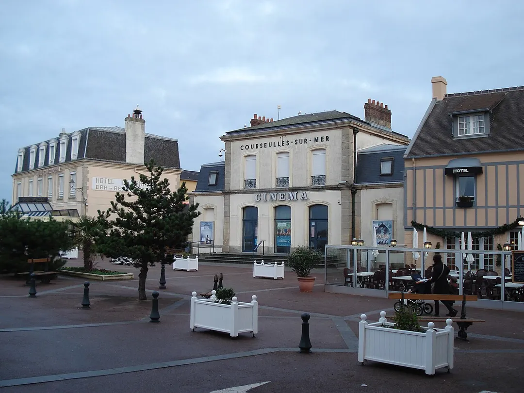 Old Courseulles sur Mer Station (Calvados, France)