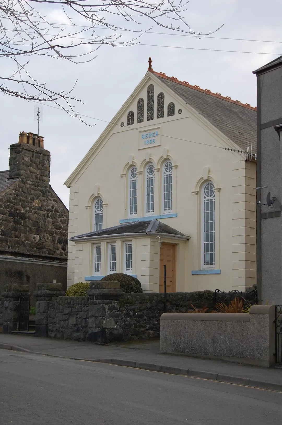 Criccieth - Berea In 1841 the Scotch Baptist congregation at Capel Uchaf in Criccieth broke away to become Particular Baptists, followers of Alexander Campbell and the Disciples of Christ. 1886 saw them move to their new home at Berea on Tan-y-Grisiau Terrace, and in 1939 they joined the mainstream Baptists.
