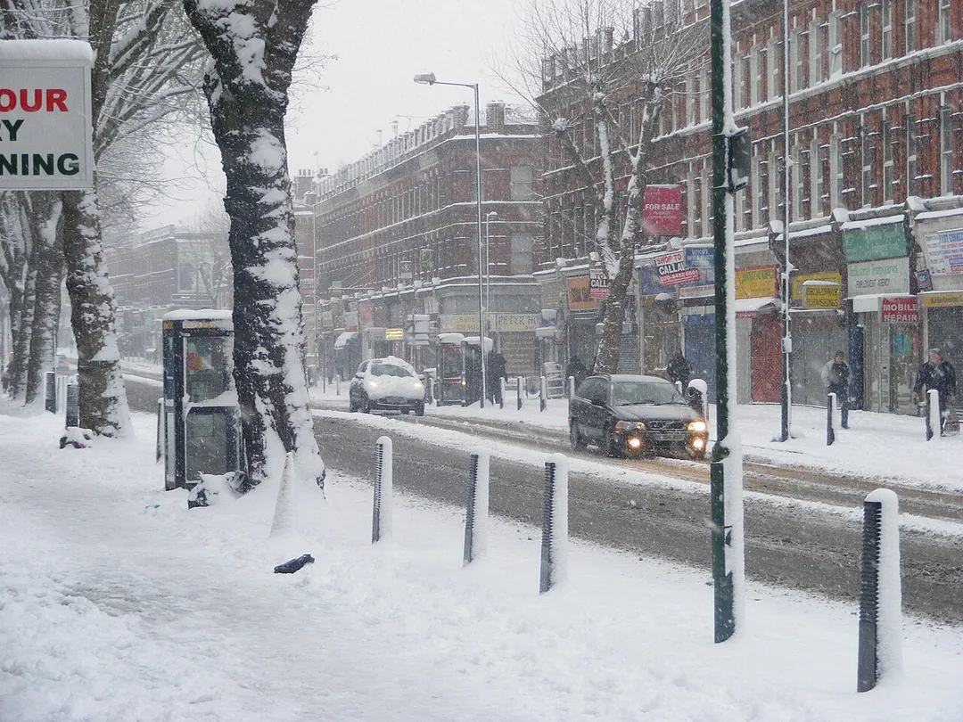 Cricklewood Broadway in the snow, February 2009.